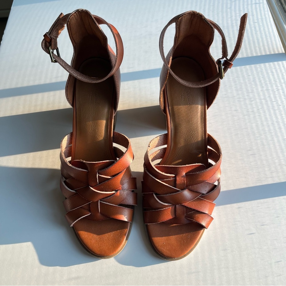 Universal Thread - Heeled Sandals - Brown - Size 8.5